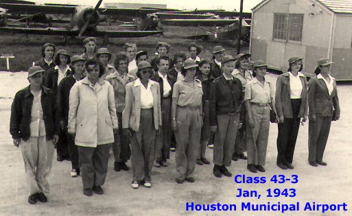 Clase 43-3 al comienzo del entrenamiento de las WASP en enero de 1943. Foto de Lois Hailey.