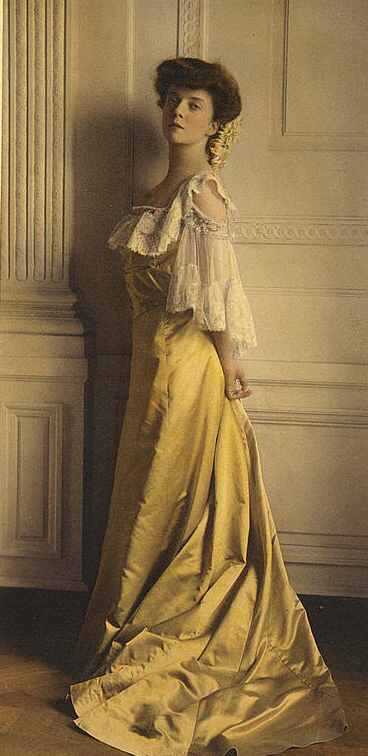 Alice Roosevelt, 1903. Photo by Frances Benjamin Johnston. Collections of the Library of Congress.